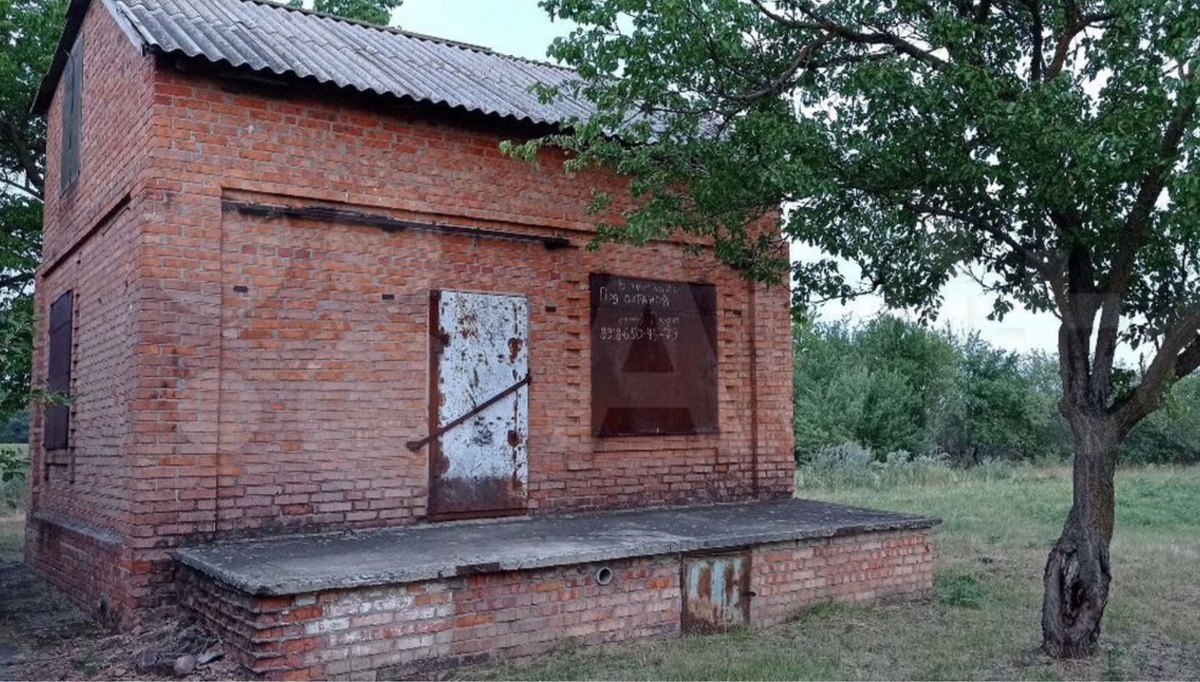 К сожалению нет снимков изнутри, но внешне дом выглядит вполне неплохо. Фото с сайта Авито