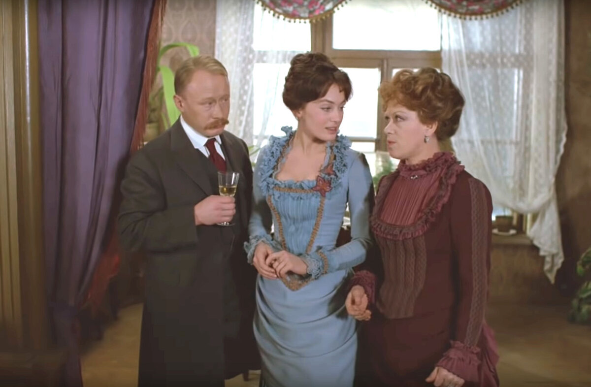 Кадр из фильма «Жестокий романс». Вася, Лариса и Харита Игнатьевна.