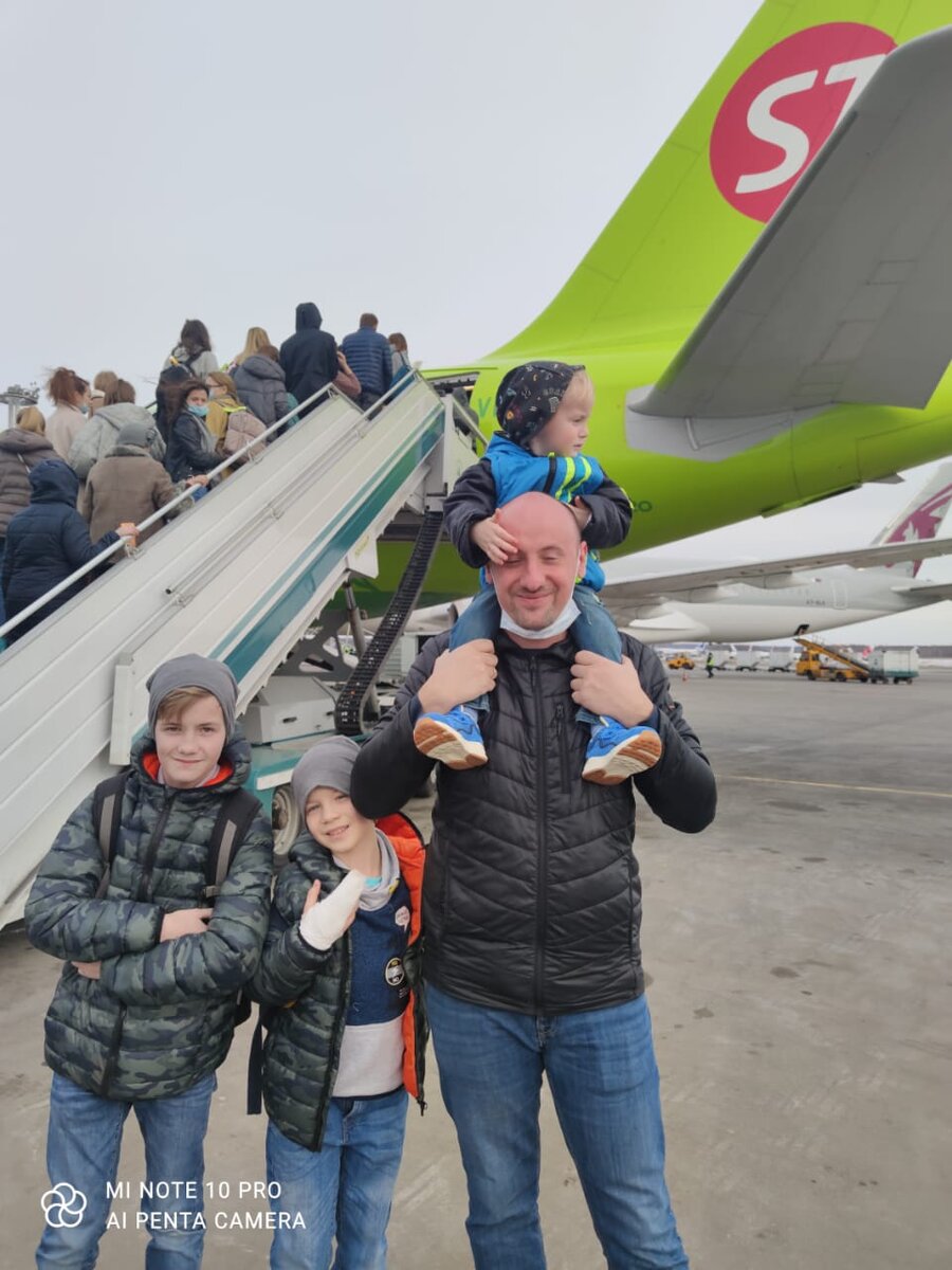 Я и мои сыновья. Фото из личного архива. Меня зовут Денис Данилов. Я юрист. Если у вас остались вопросы, обращайтесь!