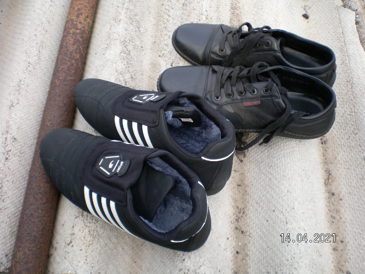 На авторском снимке:  приобретенная на Авито обувь из той самой посылки.