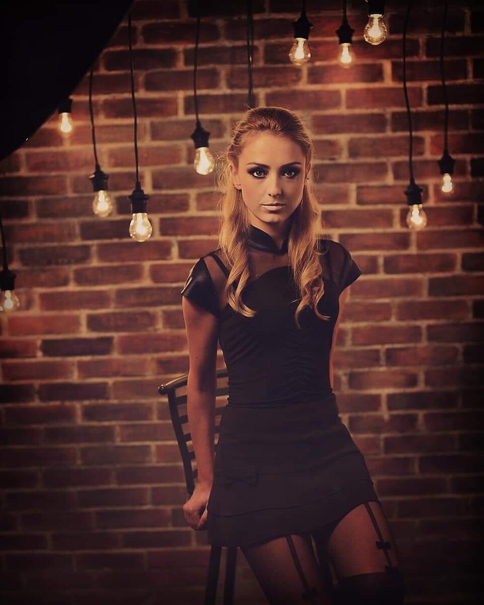 А в такую девушку выросла моя скромная сестрёнка