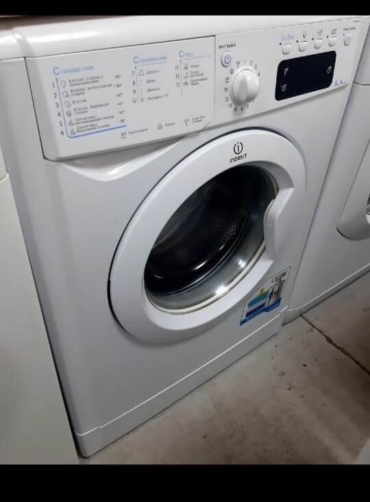 первый вариант. Цена 9 000 руб. загрузка 6 кг., ширина 40 см.