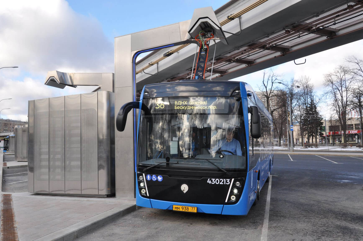 владыкино метро зарядка электробусов. зарядка электробуса. электробус камаз-6282 зарядная станция. зарядные станции электробусов камаз. пантограф электробус.