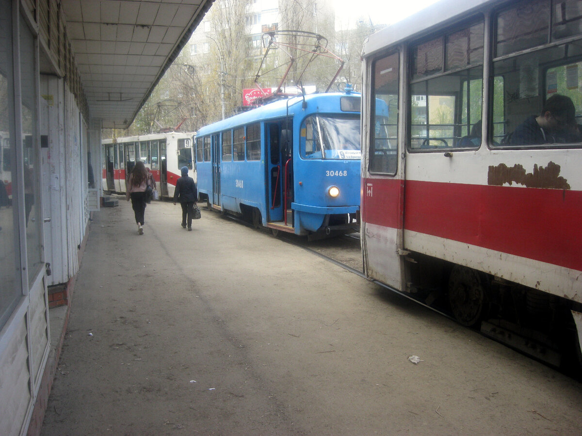 Вагон "Татра" на конечной остановке девятого маршрута "Детский парк"!