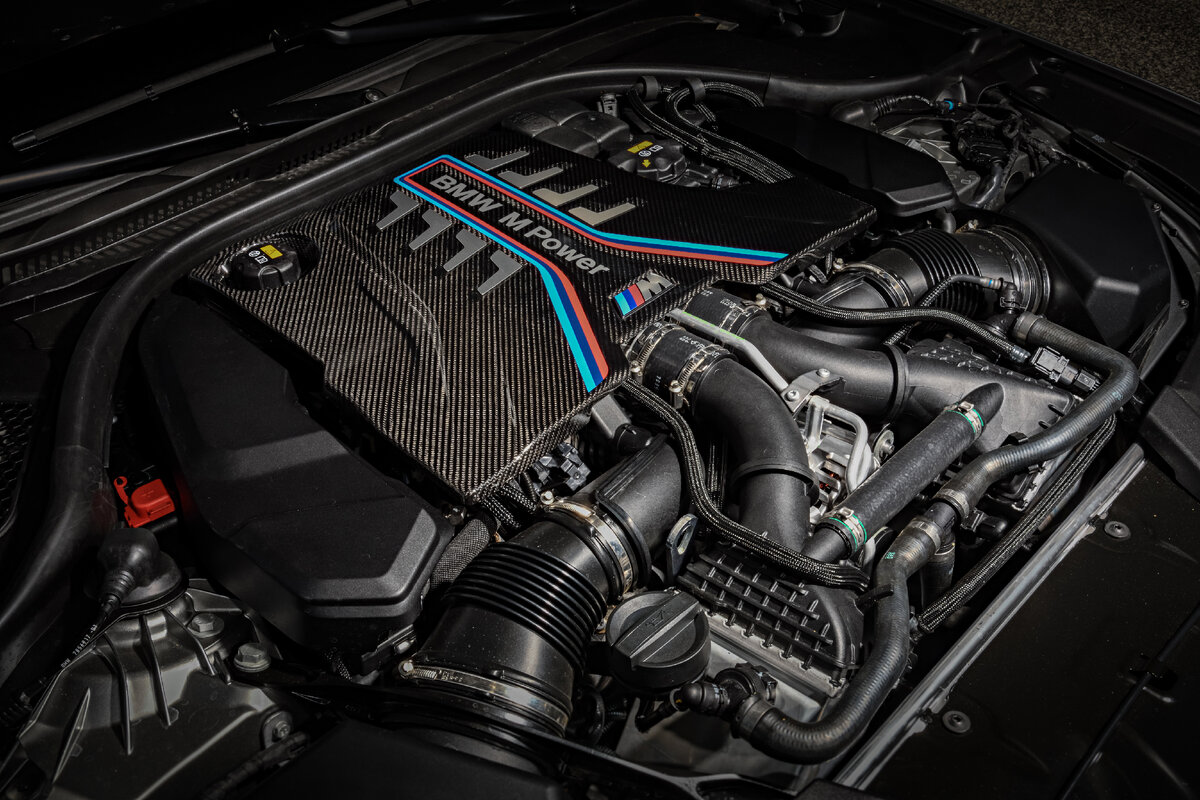 Моторы bmw m5. BMW m5 f90 мотор. BMW m5 f90 engine. BMW m5 Competition двигатель. BMW m5 v8 Competition.