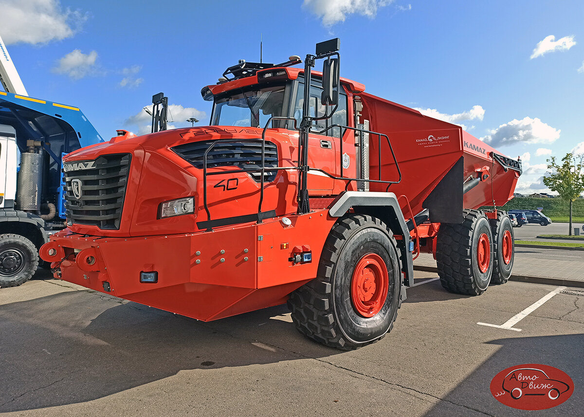 Кажется, кто-то хотел, чтобы КАМАЗ начал выпускать грузовики капотной компоновки? Вот вам и пожалуйста, капотнее некуда! ))