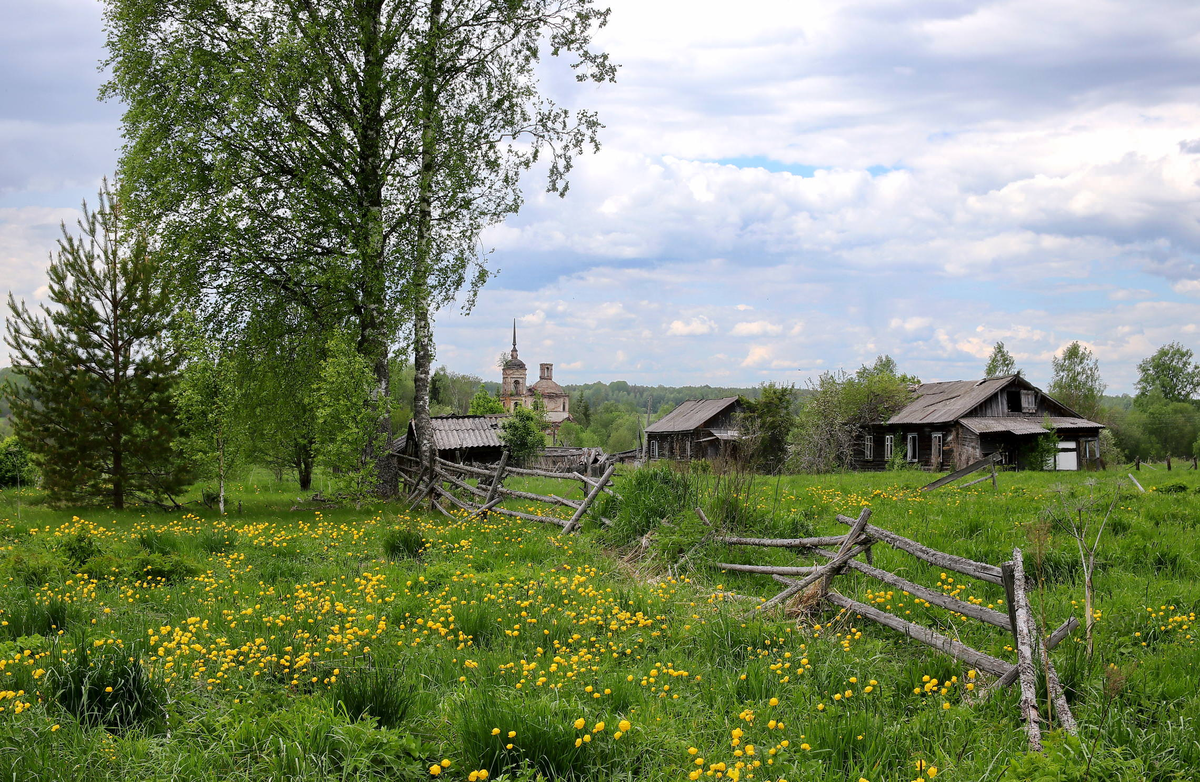 Про село. Деревня деревенька Тверская область. Заброшенная деревня. Старинные русские деревни. Пейзаж старинный деревня.