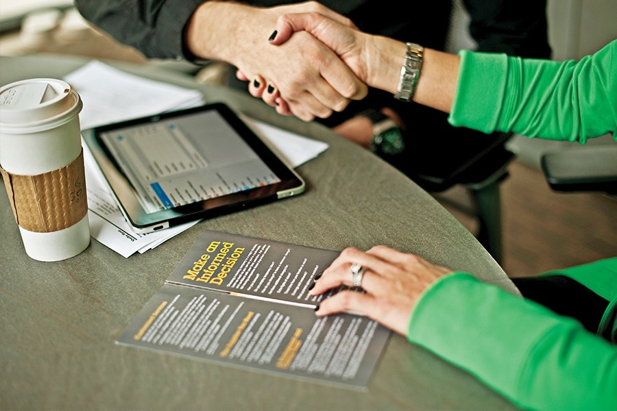 В случае  "обратной франшизы" поддерживающая рука владельца бренда останется с вами вплоть до вашего успеха. Фото из открытых  источников