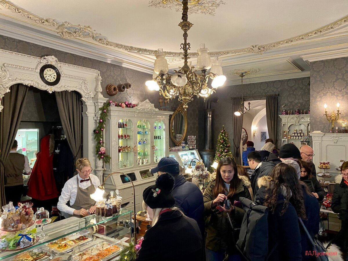 Кафе в котором каждый день завтракали Ленин и Крупская. интерьер не изменен