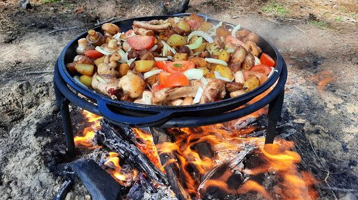 Жареная картошка с мясом на сковороде