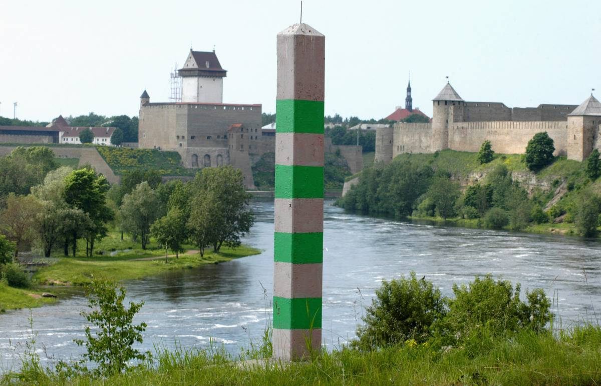 Ивангородская и Нарвская крепости. 