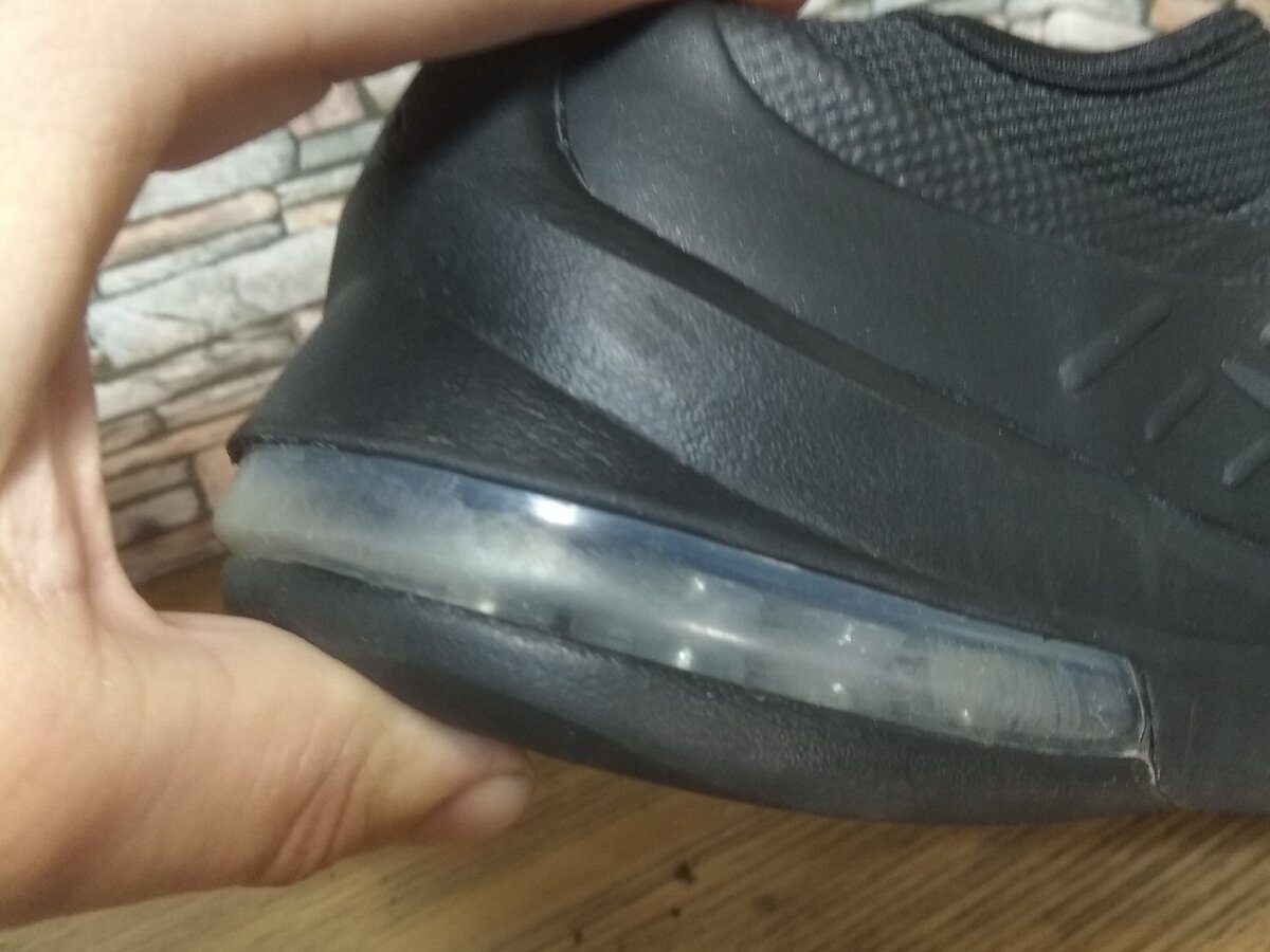 Лопнул баллон на кроссовках Nike Air Max 720