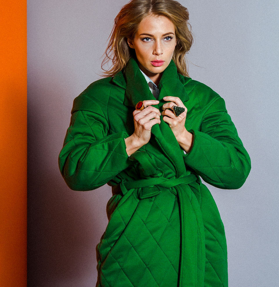 стеганое зеленое пальто-фуфайка