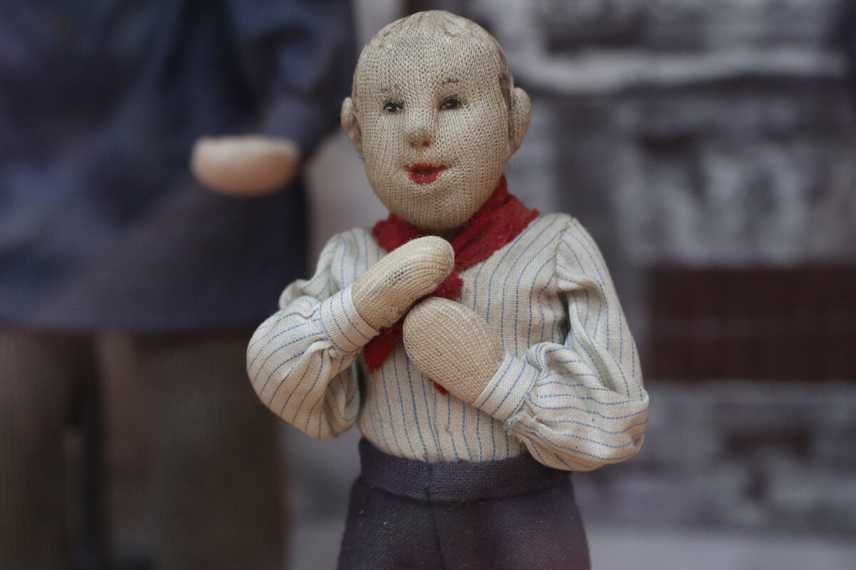 Играть в таких кукол, конечно, было бы страшновато