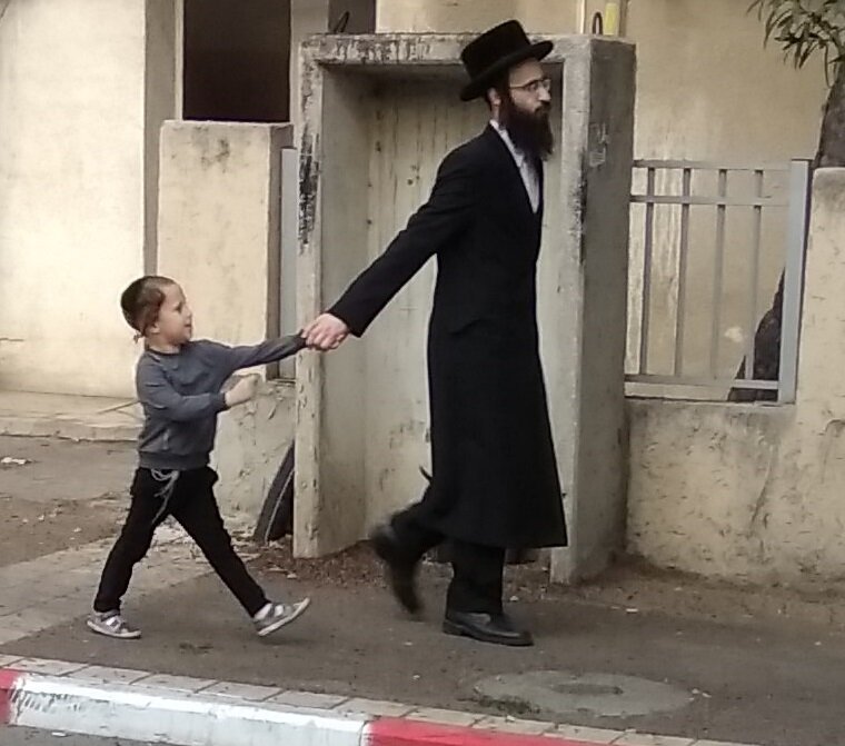 Еврей - ортодокс с сыном
