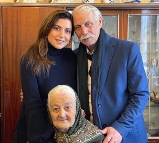 Жасмин с родными