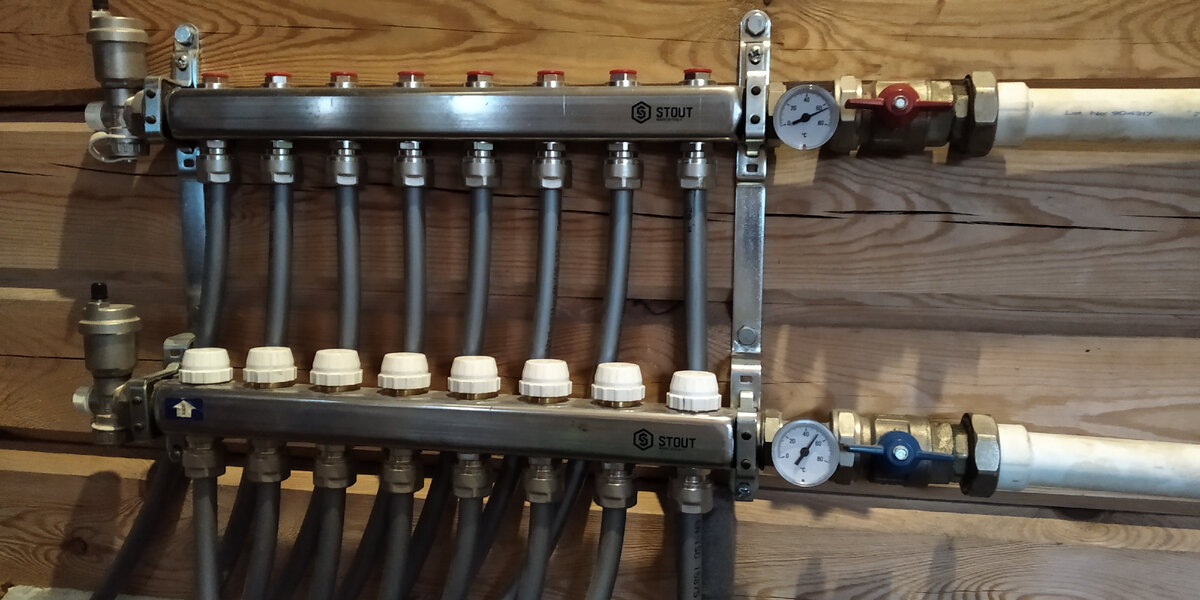 Подача чуть больше 60 градусов, обратка 55 градусов