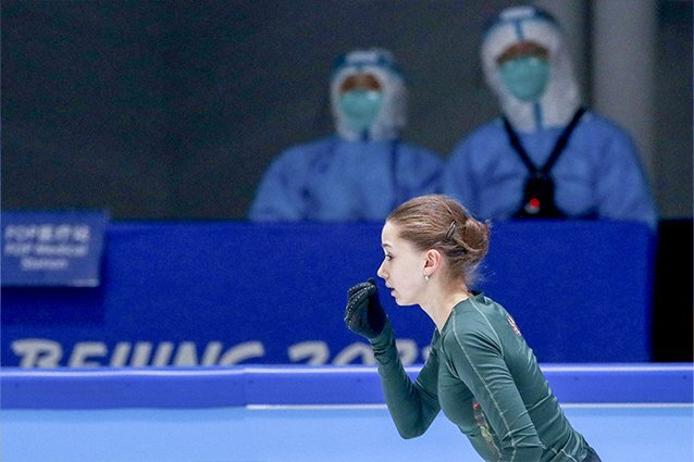 Камила Валиева во время тренировки в ПекинеФото: Getty Images