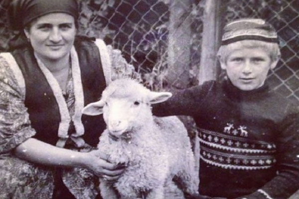 Рамзан Кадыров в детстве с матерью