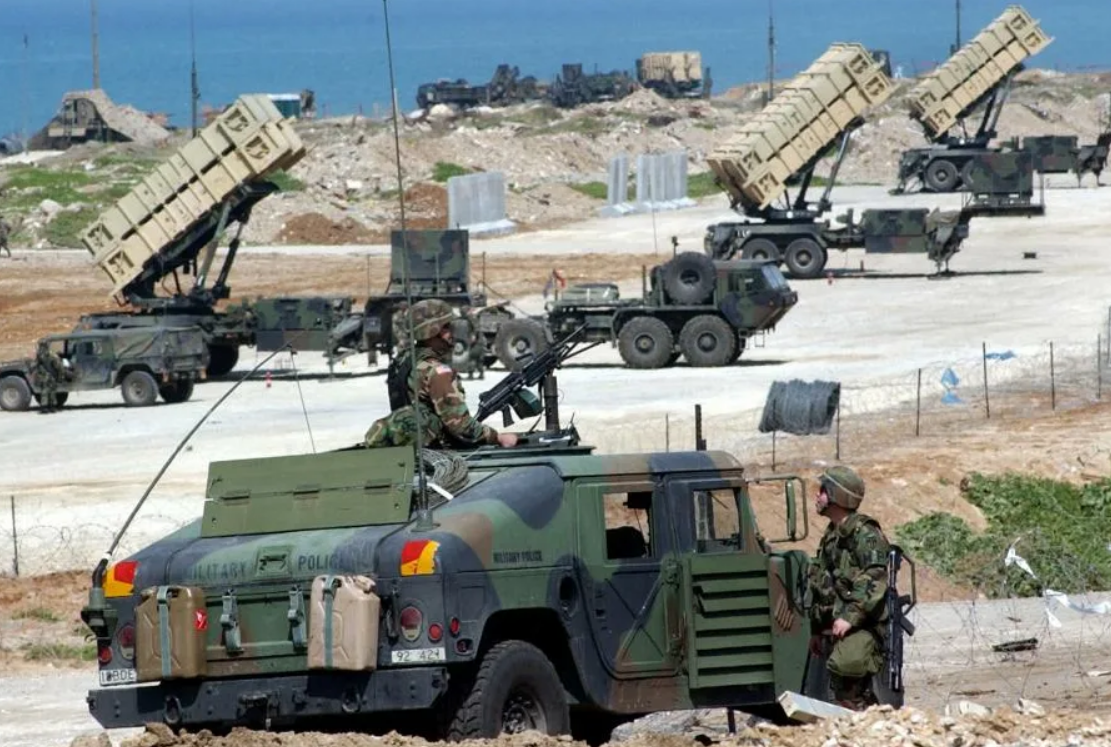 Пэтриоты в 2003 году целыми дивизионами стояли на ракетоопасных направлениях во время Иракской войны, но сбили, по разным данным от 30, до 51% саддамовских ракет СКАД. Тем не менее, их работа была признана успешной. Фото USA Army