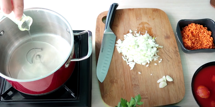 Наливаем растительное масло