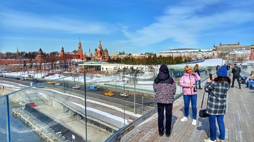Вход в зарядье где находится Парящий мост. Зарядье. Москворецкая набережная s_dvoryan Дзен