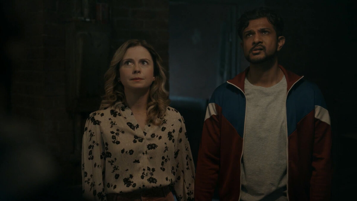 Кадр из сериала "Призраки".