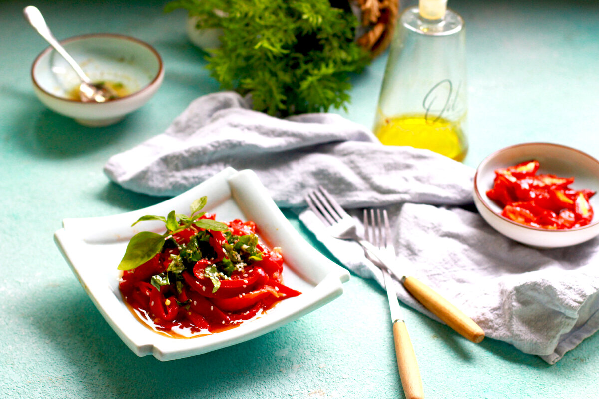 Закуска из печеных перцев с помидорами от Елены Некрасовой: https://t.me/urbanistka_vl