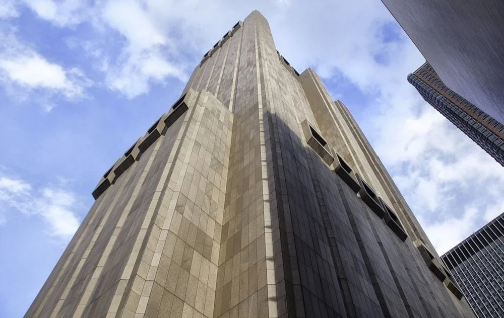 На Манхэттене стоит небоскреб без единого окна. Что это за цитадель зла?0