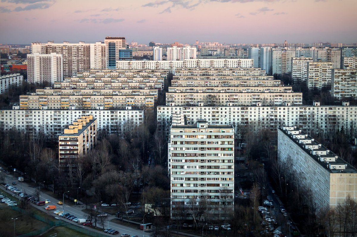 Типы домов в городе. Северное Чертаново панельки. Окраины Москвы Чертаново. Спальный район Москвы Чертаново. Ясенево спальный район.