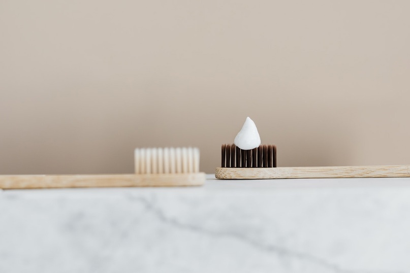 По статистике 80% потребителей выбирают зубную пасту, основываясь на дизайне упаковки. Что нужно знать о зубной пасте, чтобы выбирать не только “по одежке”?