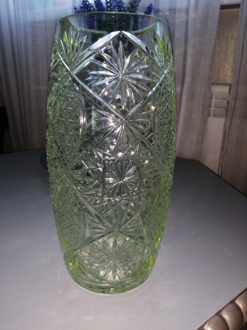 Хрусталь до блеска помыть. Помутнение хрусталя. Хрустальная ваза дятьковского завода. Очистка от налете стеклянной посуды. Отмываем посуду с узким горлышком.