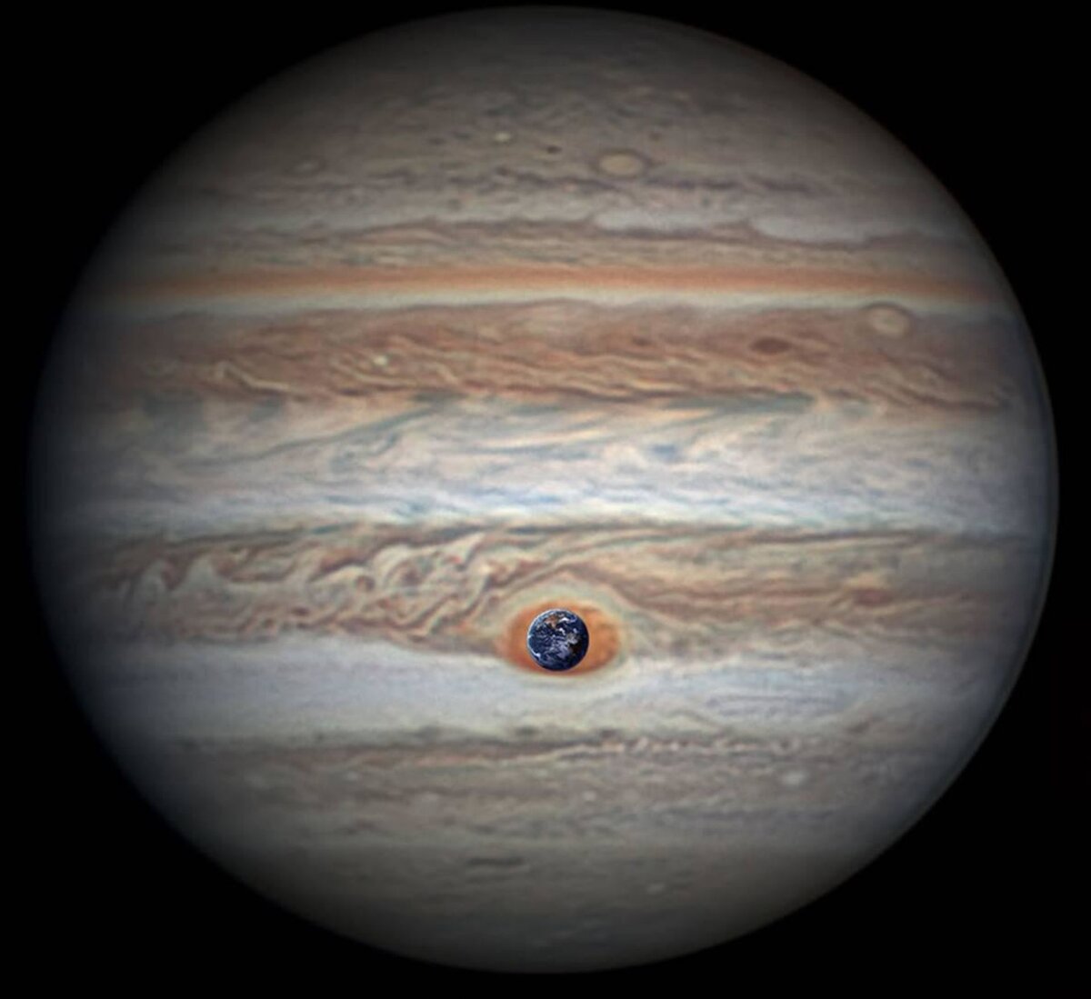 Фото: Земля на фоне Большого красного пятна Юпитера - Российская газета