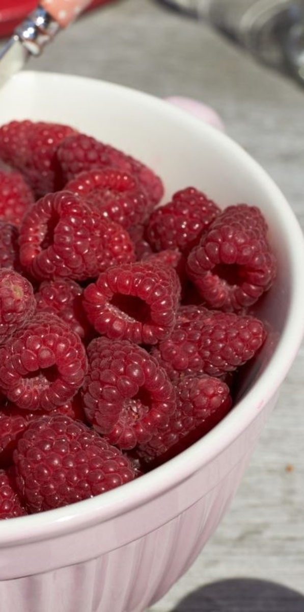 для писателей россия — это, конечно, полное эльдорадо, а вот для граждан — тяжеловатое испытание. я благодарю бога, что здесь родился. представляю, что было бы, если бы я родился, например, в швейцарии. пришлось бы что-то придумывать, читать криминальную хронику, принимать тяжелые наркотики. здесь же, чтобы погрузиться в метафизические бездны, достаточно просто выйти на улицу...