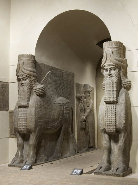 Крылатый бык. Ламассу Ассирия. Ламассу Месопотамии. Шеду Ассирия Лувр. Статуя Шеду Ассирия.