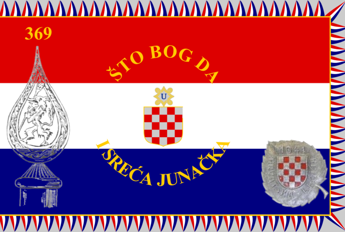 Знамя. Справа наградной знак легиона. Слева талисман.