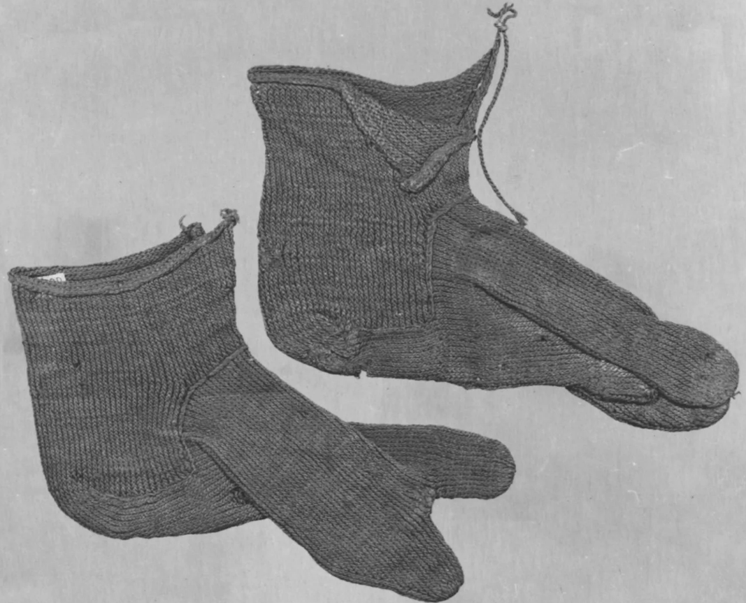 Носки в древности. Первые носки. Древние вязаные носки. Старинные носки