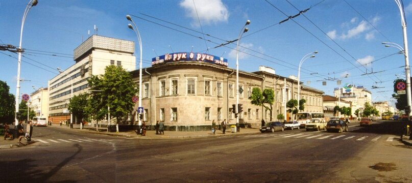 Тамбов. Перекресток Советской и Интернациональной. Фото Ю.Сухорукова, 2002.