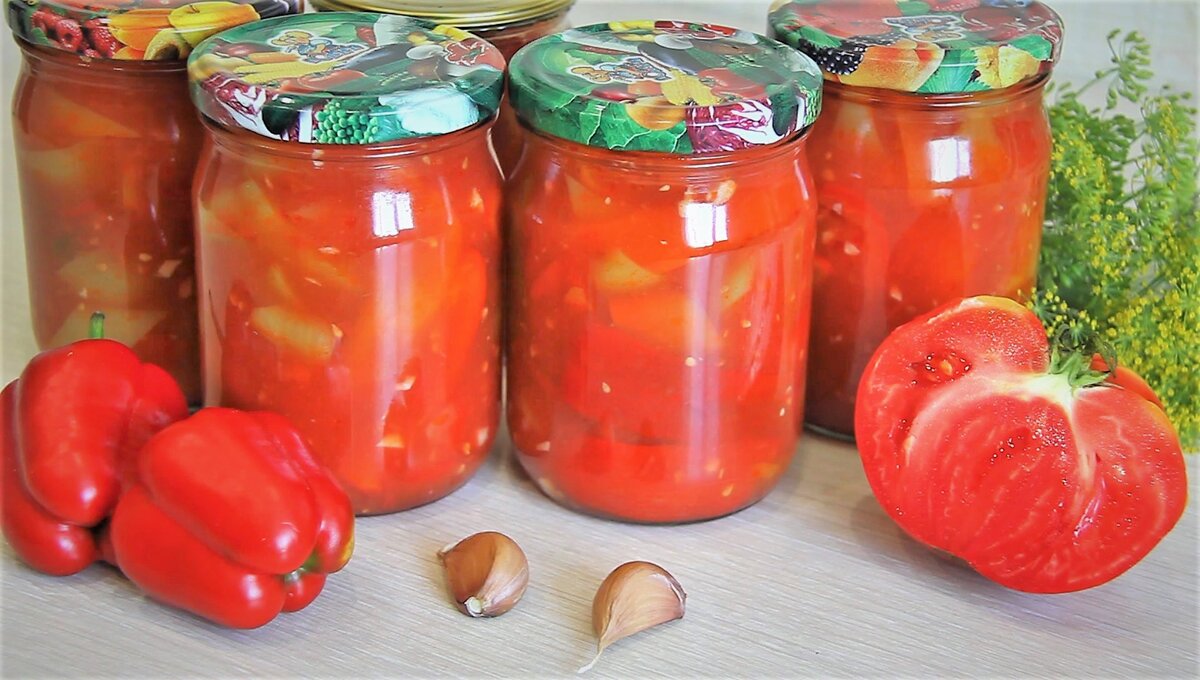 Огурцы в томатной заливке с чесноком