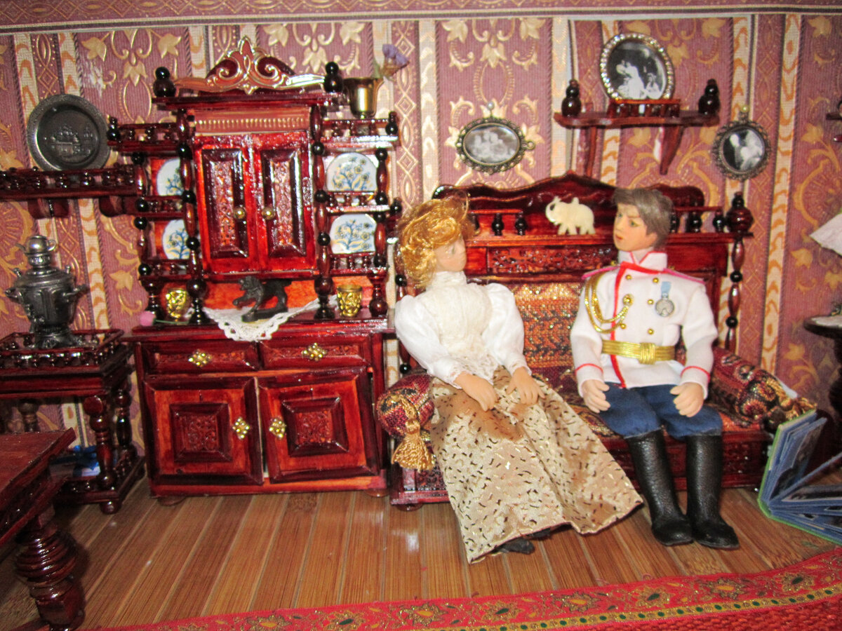 Миниатюрные интерьеры и куклы автора.