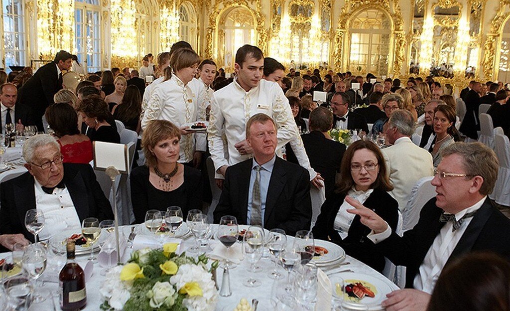 Для создания иллюстраций использовались материалы из сервиса Яндекс.Картинки.