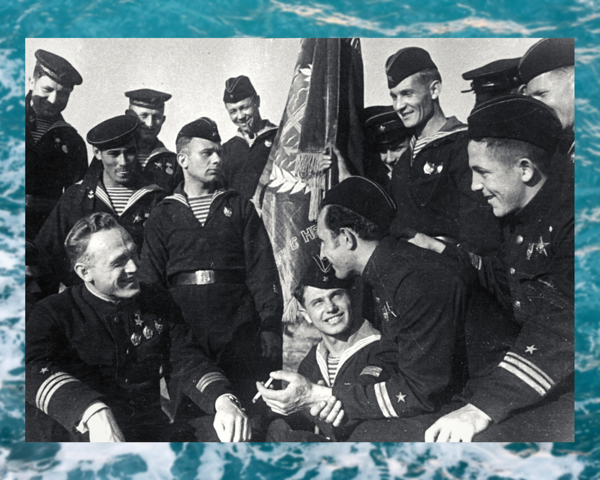 В.Г. Стариков со своим экипажем/ Фото взято из свободных источников