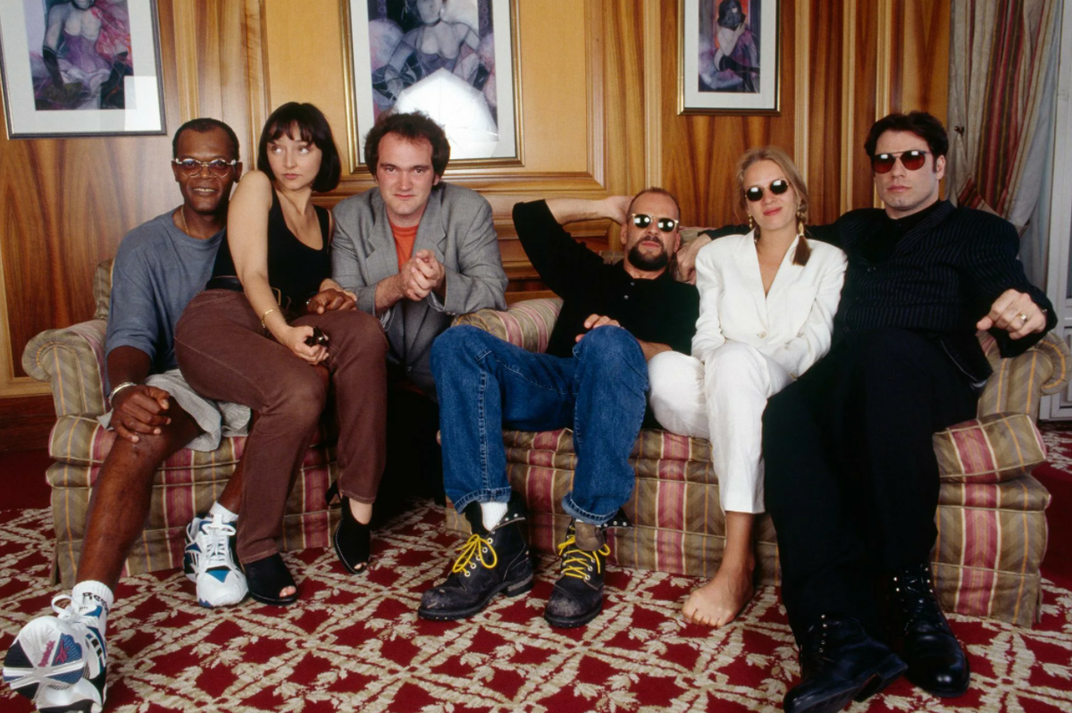 Тарантино со своей актерской командой. Источник: https://clck.ru/UWjpD