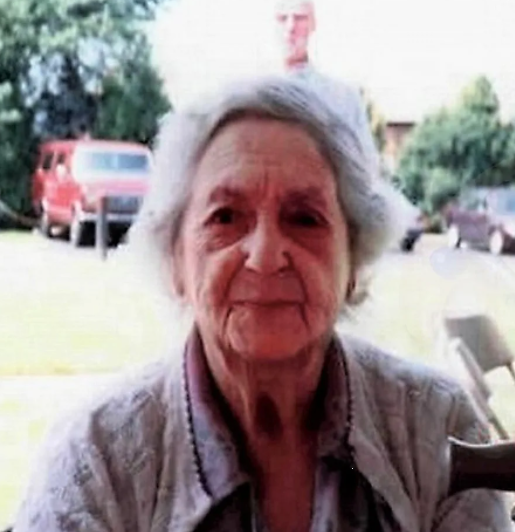 На фото женщина узнала своего недавно умершего мужа.