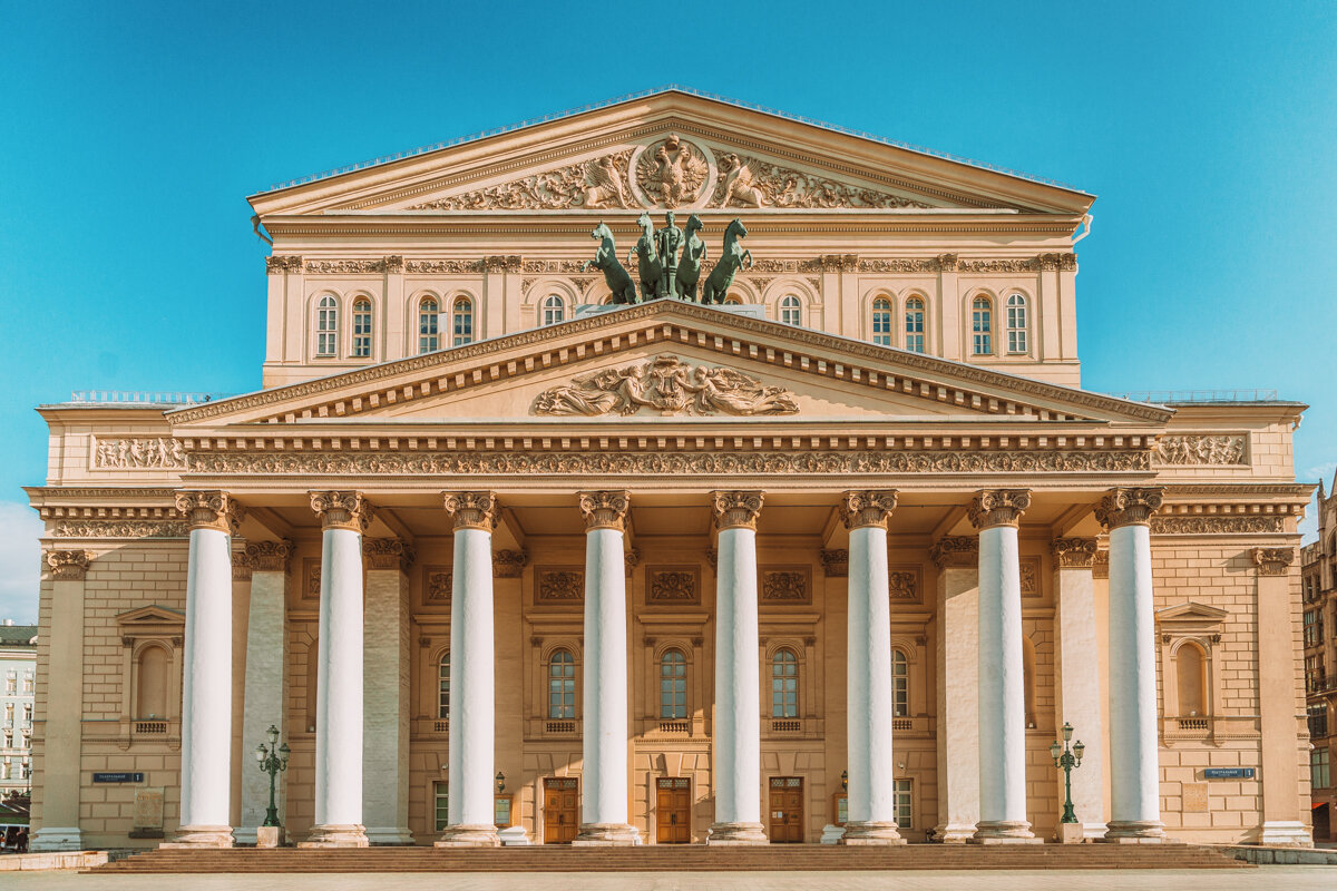 в чем ходят в большой театр в москве