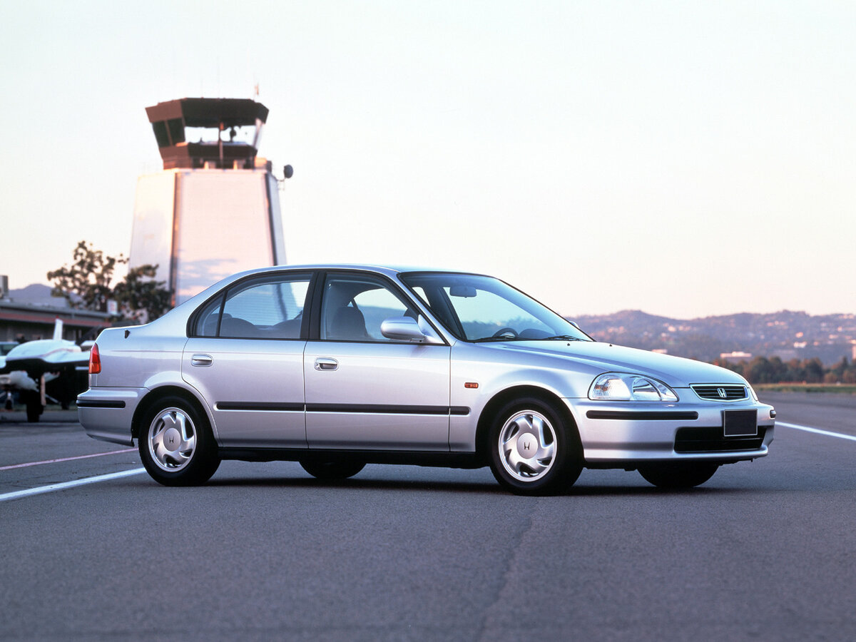 Honda Civic VI поколения.