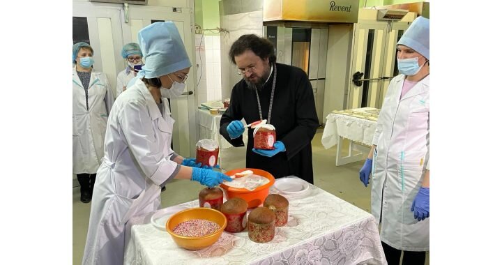 pravyakutia.ru В Якутии архиепископ благословил пекарей на изготовление пасхальной выпечки 