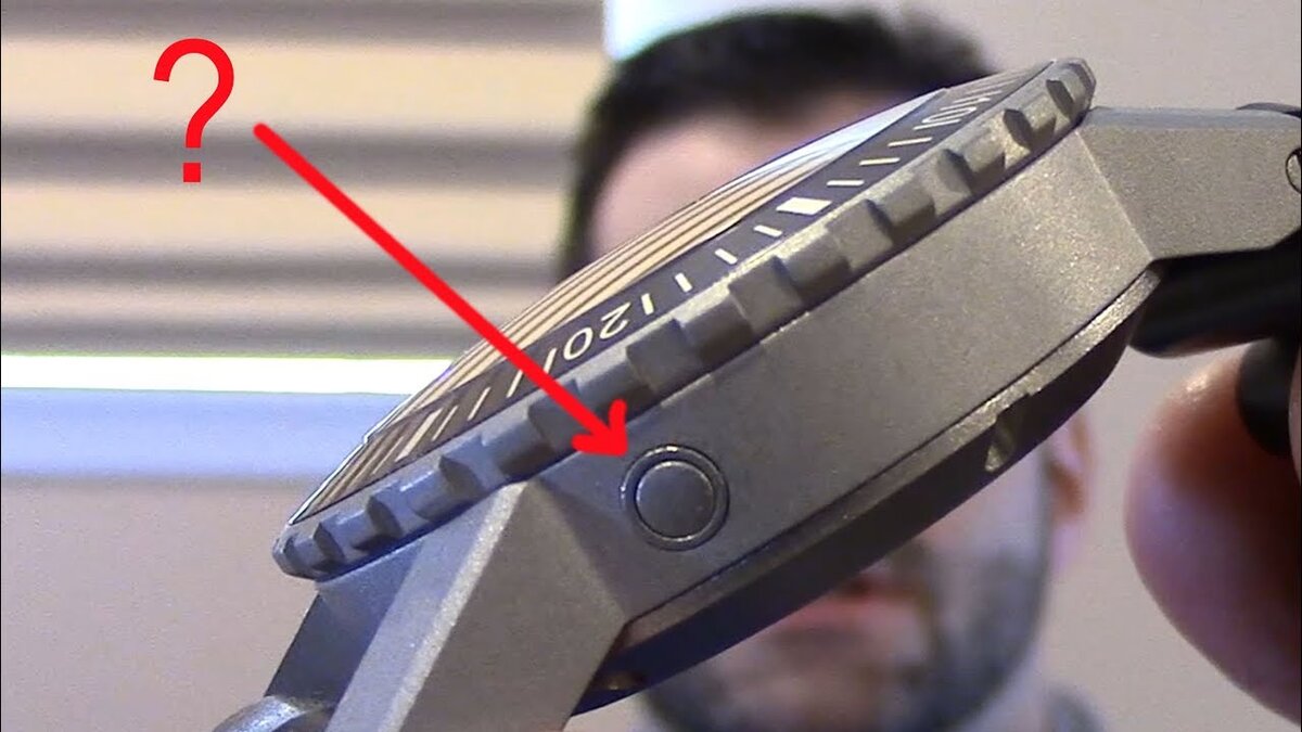 Гелиевый клапан на корпусе часов