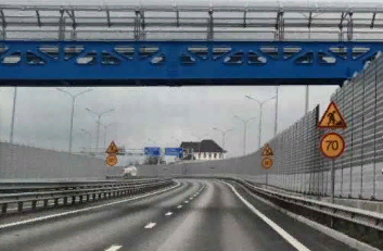 Знаки не блефуют) Соблюдайте пдд!