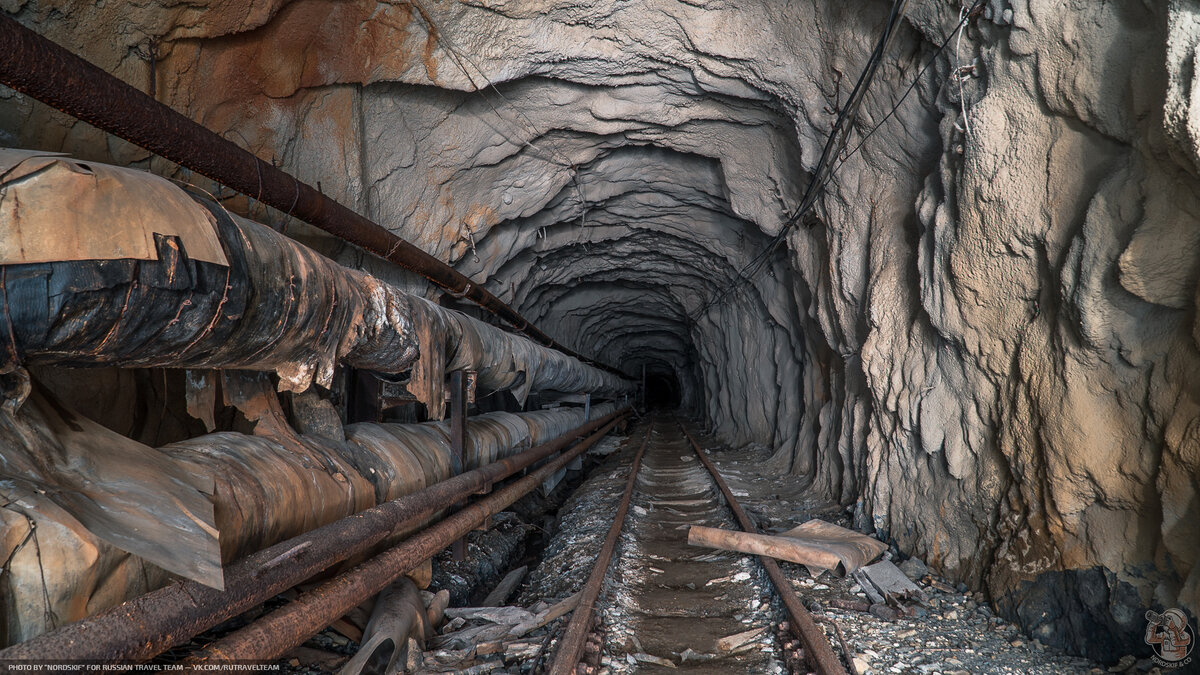 Теплотрасса на глубине 100 метров под землёй